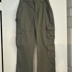 Viral Abercrombie cargo Pants in size 24/25 Short curve love
